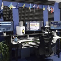 Запись сингла в студии звукозаписи 